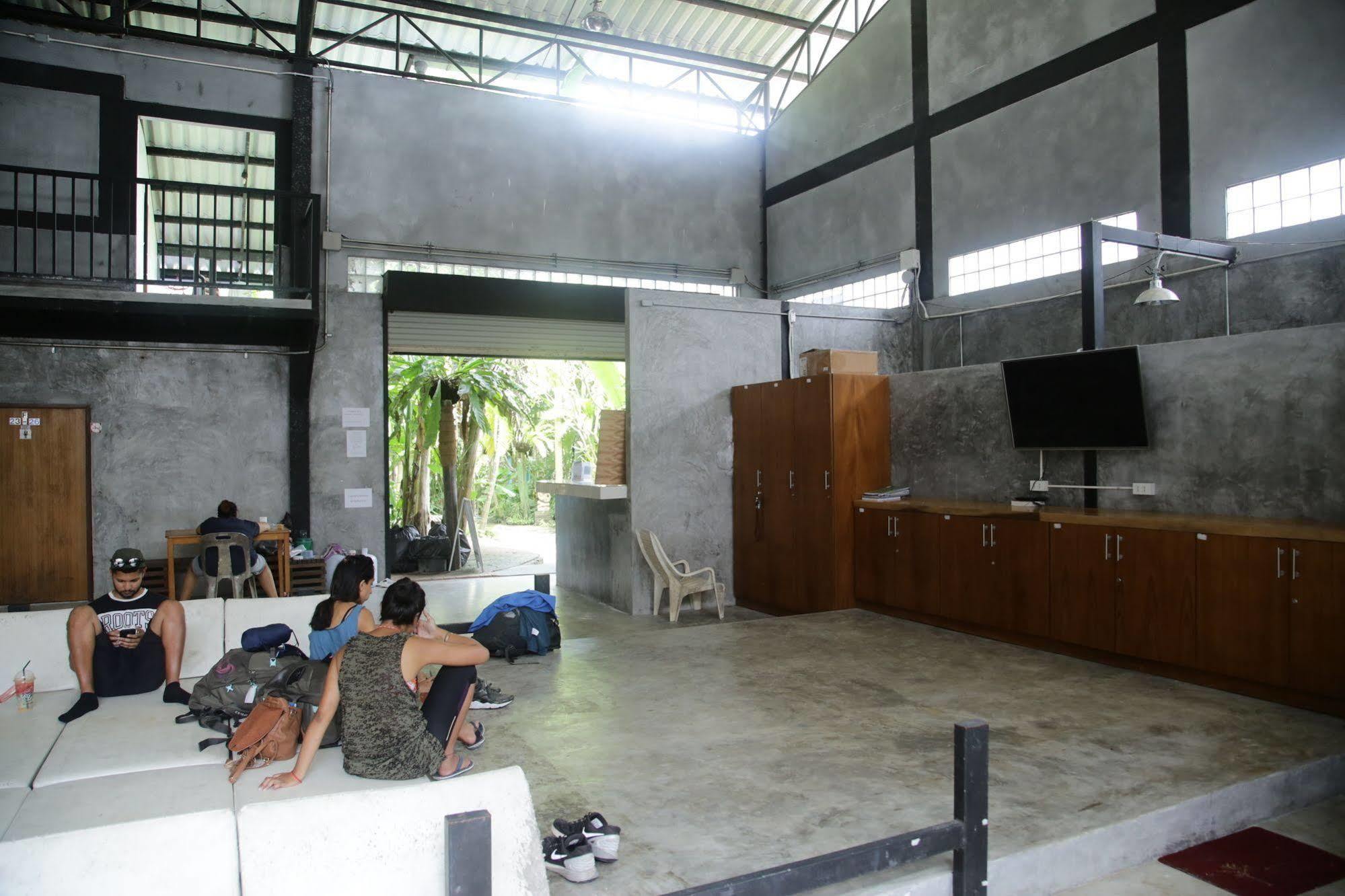 Oyo 585 Freedom Hostel @ Phi Phi 외부 사진