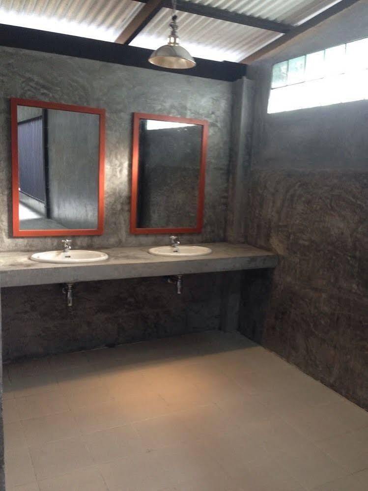Oyo 585 Freedom Hostel @ Phi Phi 외부 사진